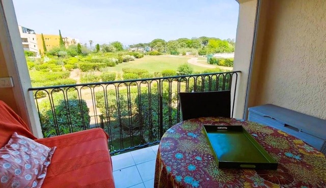 ONE BEDROOM APARTMENT IN A RESIDENCE IN FRONT OF THE SEA WITH POOL