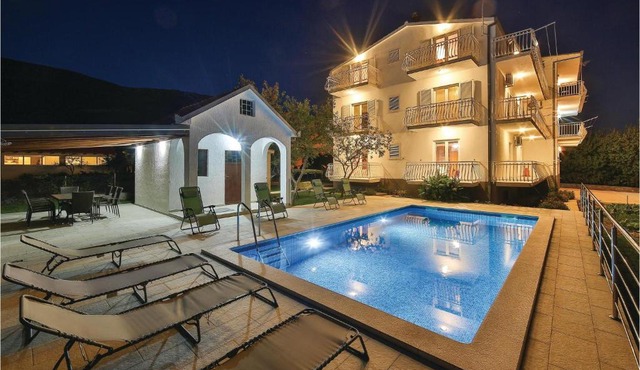 One-Bedroom Apartment in Kastel Luksic