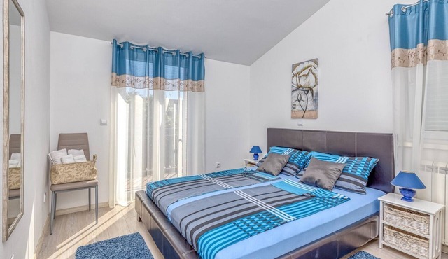 One-Bedroom Apartment Kardumovic No.4 Blue on the Third Floor