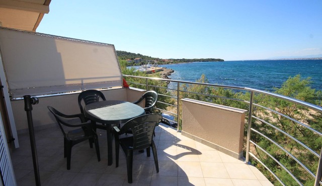 One bedroom apartment near beach Banj, Pašman (A-8206-a)