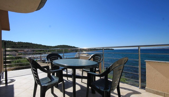 One bedroom apartment near beach Banj, Pašman (A-8206-b)
