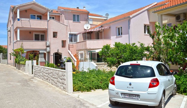 One bedroom apartment near beach Betina, Murter (A-16742-b)
