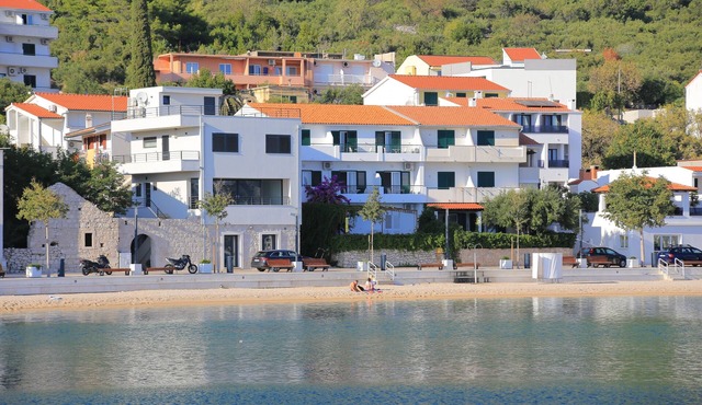 One bedroom apartment near beach Igrane (Makarska) (A-6653-c)
