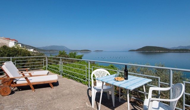 One bedroom apartment near beach Cove Pještata, Pelješac (A-12381-a)
