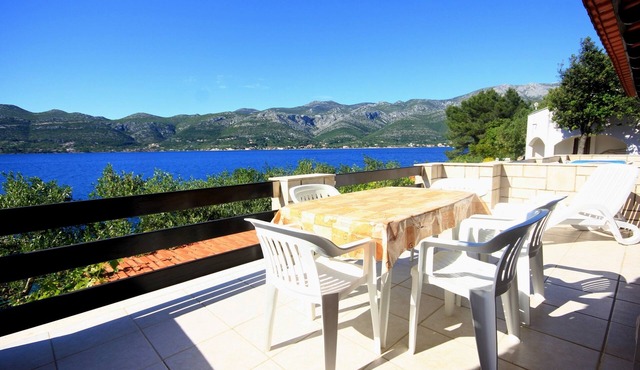 One bedroom apartment near beach Tri Žala, Korčula (A-174-b)