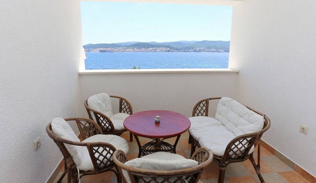 One bedroom apartment near beach Kučište - Perna, Pelješac (A-4545-e)