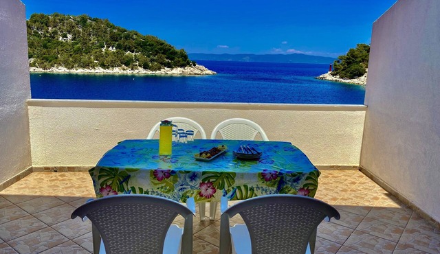 One bedroom apartment near beach Zaklopatica (Lastovo) (A-8342-a)