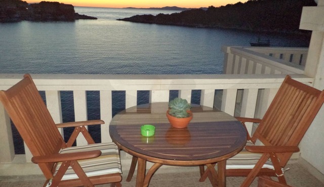 One bedroom apartment near beach Zaklopatica (Lastovo) (A-8346-c)