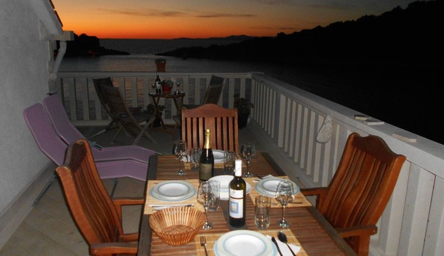 One bedroom apartment near beach Zaklopatica (Lastovo) (A-8346-d)