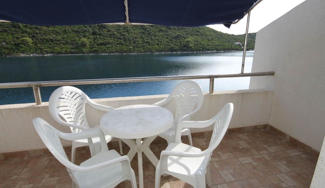 One bedroom apartment near beach Pasadur (Lastovo) (A-8386-a)
