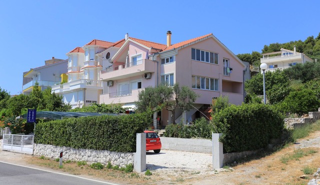 One bedroom apartment near beach Poljica, Trogir (A-19316-b)