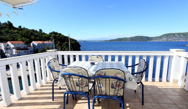One bedroom apartment near beach Račišće, Korčula (A-4360-b)