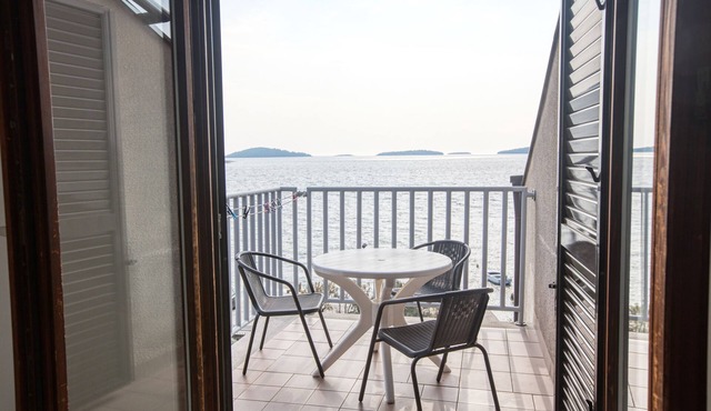One bedroom apartment near beach Brodarica, Šibenik (A-13615-b)