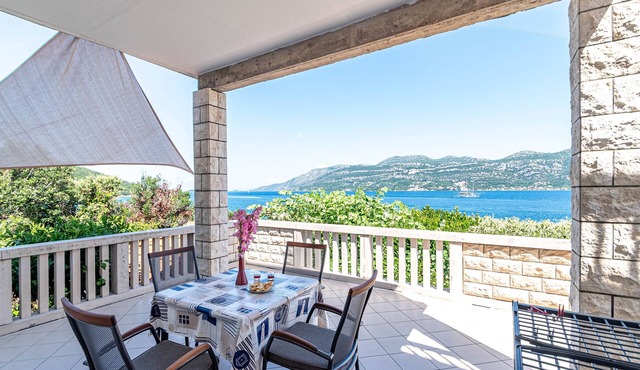 One bedroom apartment near beach Tri Žala, Korčula (A-9237-b)