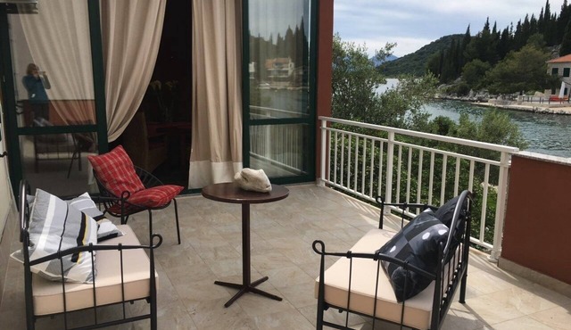 One bedroom apartment near beach Blace, Neretva Delta - Ušće Neretve (A-16068-d)