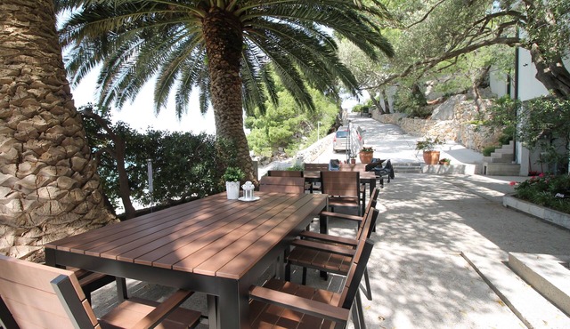 One bedroom apartment near beach Zaostrog, Makarska (A-2625-a)