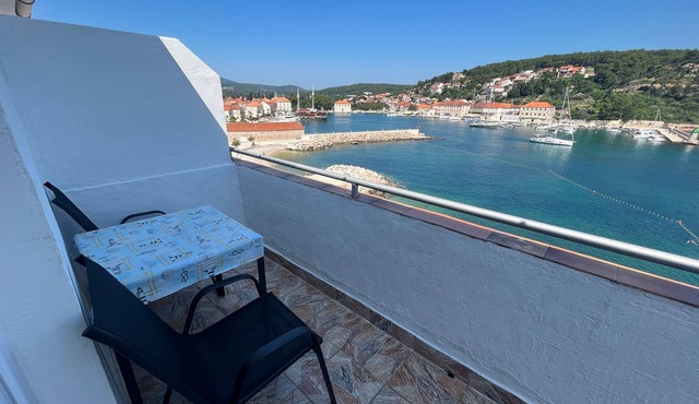 One bedroom apartment near beach Jelsa, Hvar (A-22256-c)