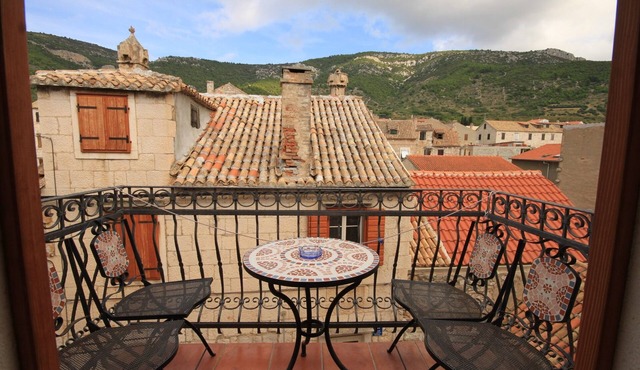 One bedroom apartment near beach Komiža, Vis (A-3035-a)
