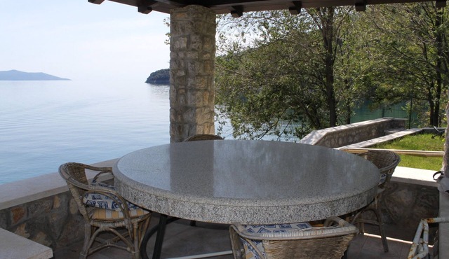 One bedroom apartment near beach Medveja (Opatija) (A-7722-b)