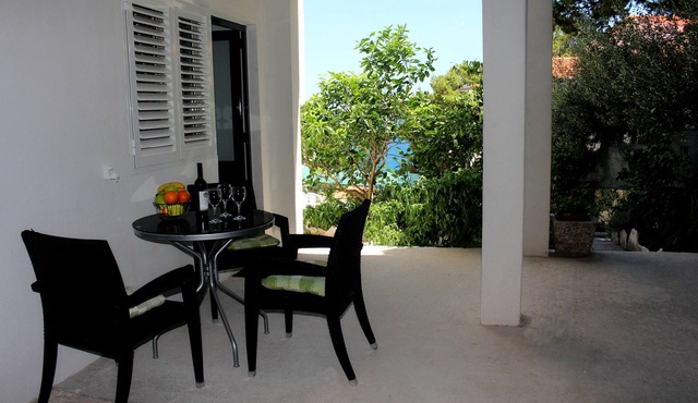 One bedroom apartment near beach Mimice, Omiš (A-2774-d)