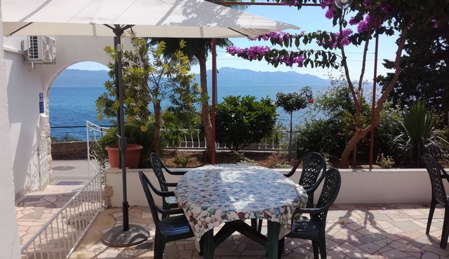 One bedroom apartment near beach Brist, Makarska (A-505-b)
