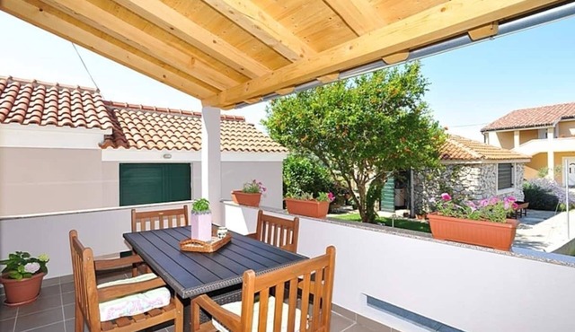 One bedroom apartment near beach Poljana, Ugljan (A-24970-b)