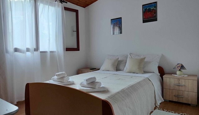 One bedroom apartment near beach Basina, Hvar (A-116-b)