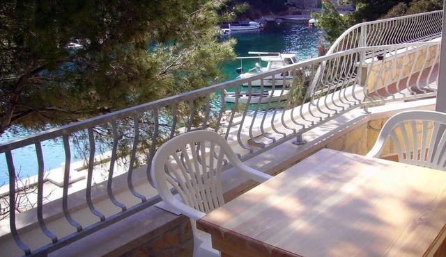 One bedroom apartment near beach Basina, Hvar (A-4599-g)