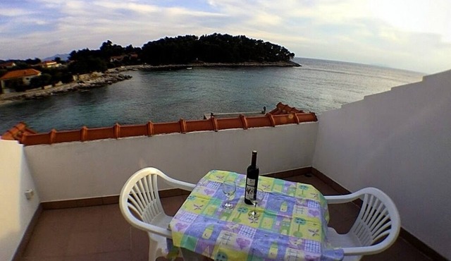 One bedroom apartment near beach Prižba, Korčula (A-14385-a)