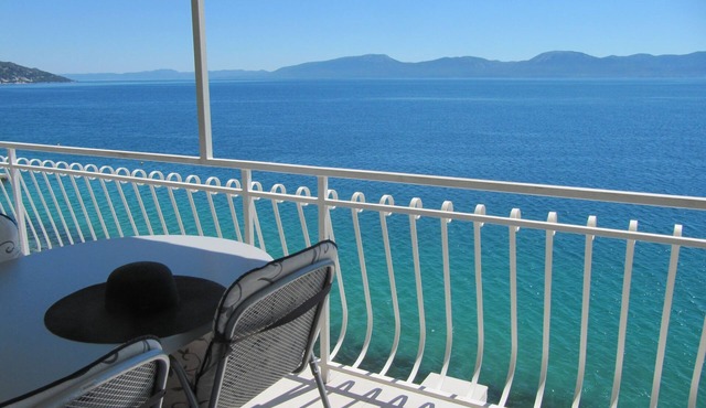 One bedroom apartment near beach Brist, Makarska (A-15620-a)