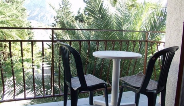 One bedroom apartment near beach Brist, Makarska (A-15465-c)
