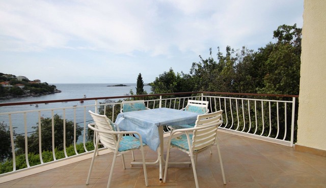 One bedroom apartment near beach Molunat, Dubrovnik (A-3544-f)