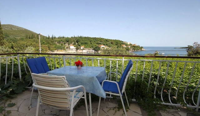 One bedroom apartment near beach Molunat, Dubrovnik (A-3544-e)