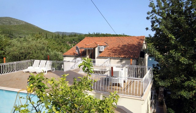 One bedroom apartment near beach Molunat, Dubrovnik (A-3544-b)
