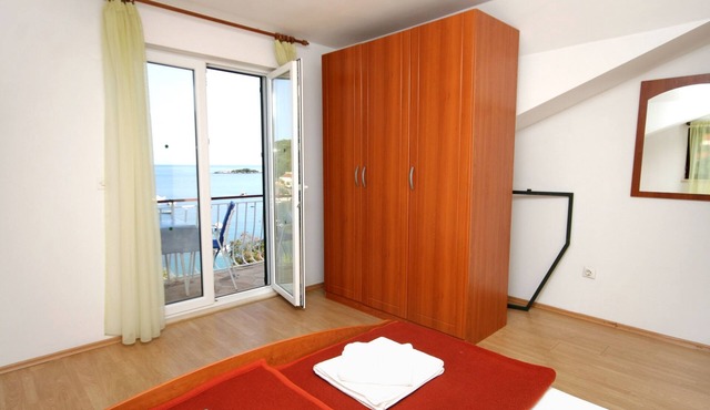 One bedroom apartment near beach Molunat, Dubrovnik (A-3544-c)
