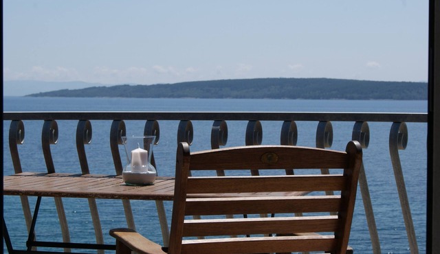 One bedroom apartment near beach Zavala, Hvar (A-553-d)