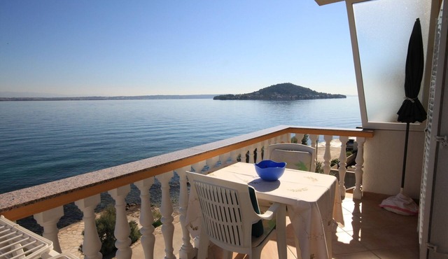 One bedroom apartment near beach Preko, Ugljan (A-8384-b)
