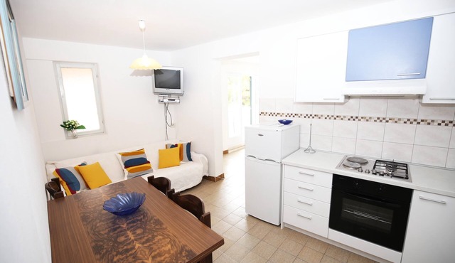 One bedroom apartment near beach Bol, Brač (A-13413-c)