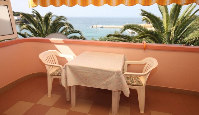 One bedroom apartment near beach Jakišnica (Pag) (A-6424-b)