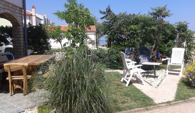 One bedroom apartment near beach Nin, Zadar (A-15842-b)