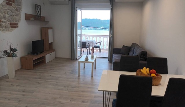One bedroom apartment near beach Supetarska Draga - Gornja, Rab (A-2016-a)