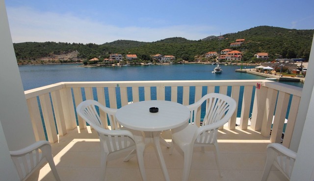 One bedroom apartment near beach Zaglav (Dugi otok) (A-8144-c)