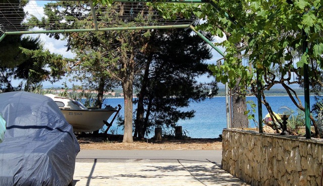 One bedroom apartment near beach Tkon, Pašman (A-698-c)