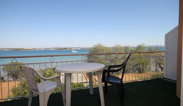 One bedroom apartment near beach Tkon, Pašman (A-8377-a)