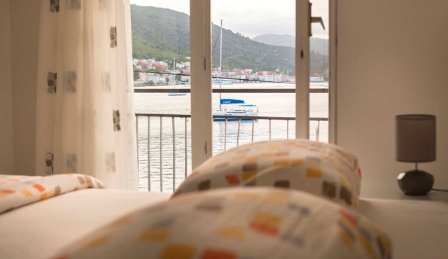 One bedroom apartment near beach Vis (A-8525-a)