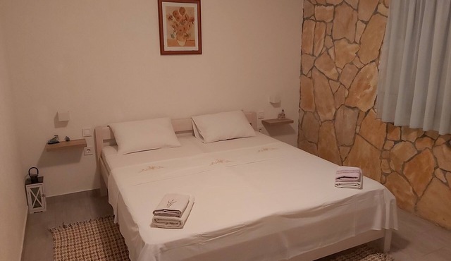 One bedroom apartment near beach Milna, Vis (A-8917-b)