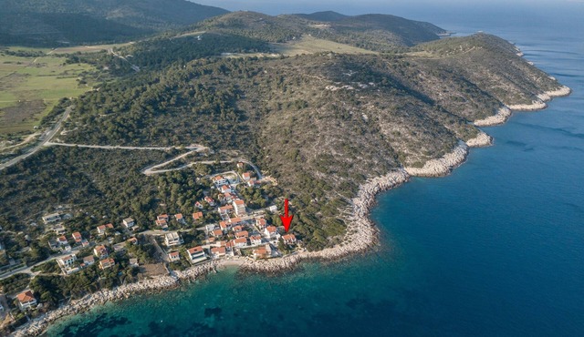 One bedroom apartment near beach Milna, Vis (A-8946-a)