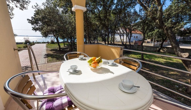 One bedroom apartment near beach Vrsi - Mulo, Zadar (A-5951-a)