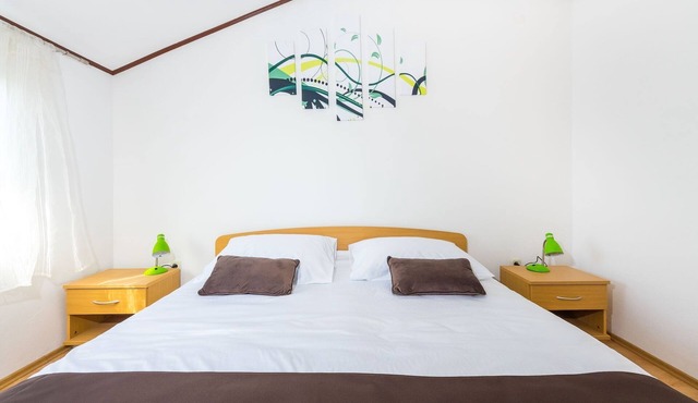 One bedroom apartment near beach Vrsi - Mulo, Zadar (A-5951-e)