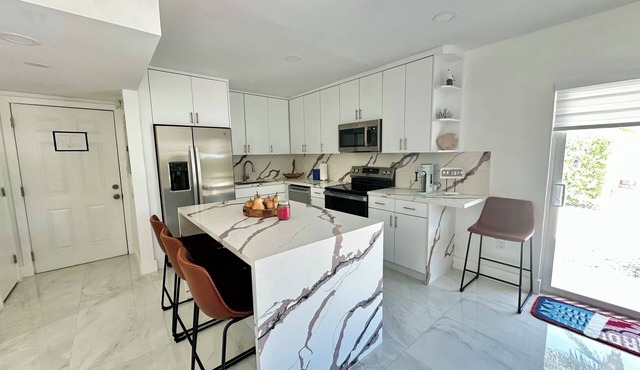 One Bedroom apartment in the heart of Marathon.